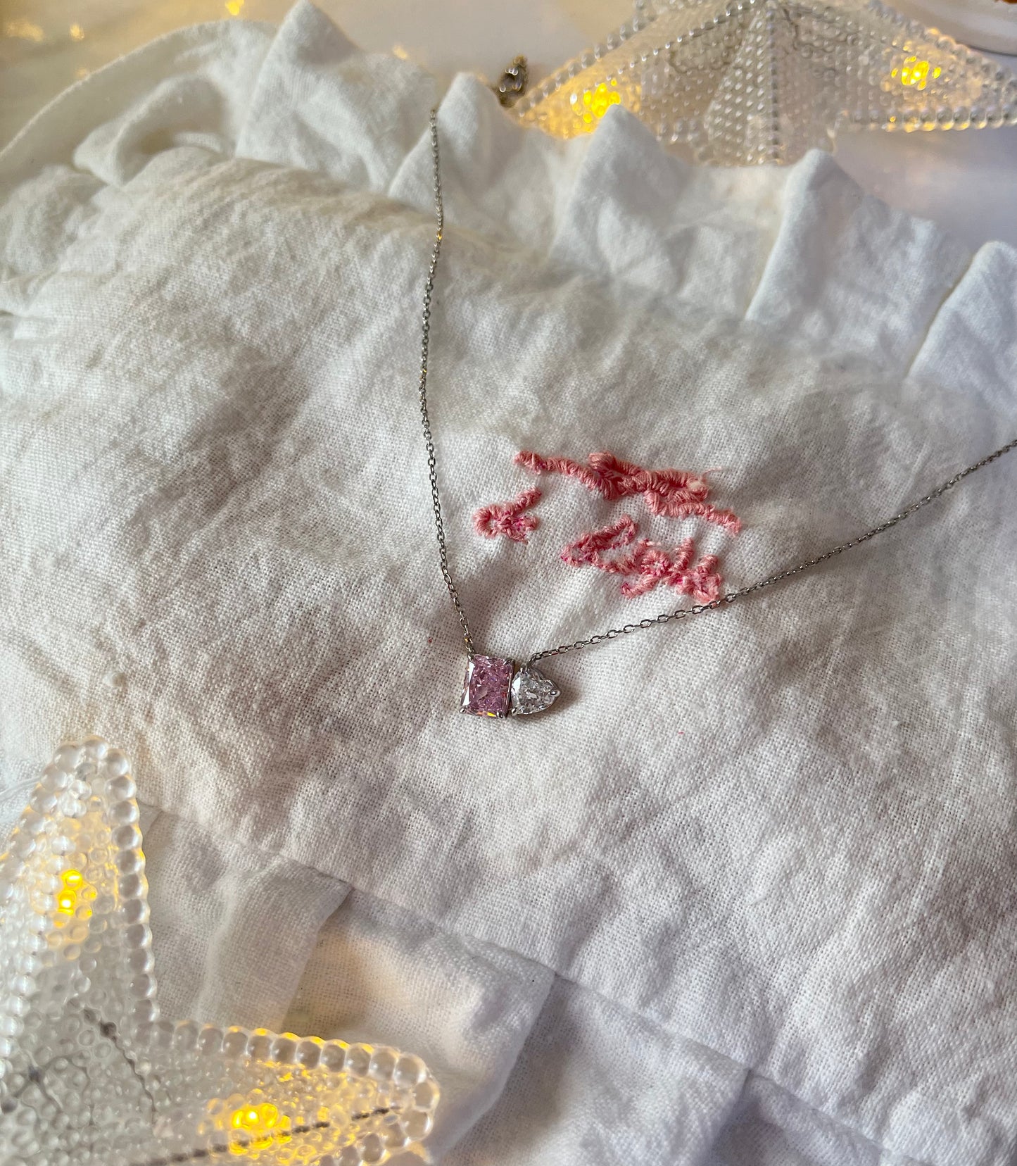 Halskette mit rosa Saphiren aus dem Labor