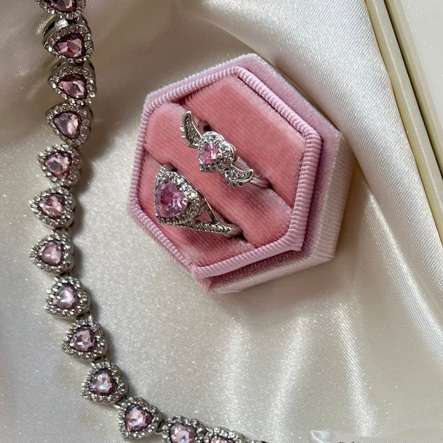 Verstellbare rosa Herzringe