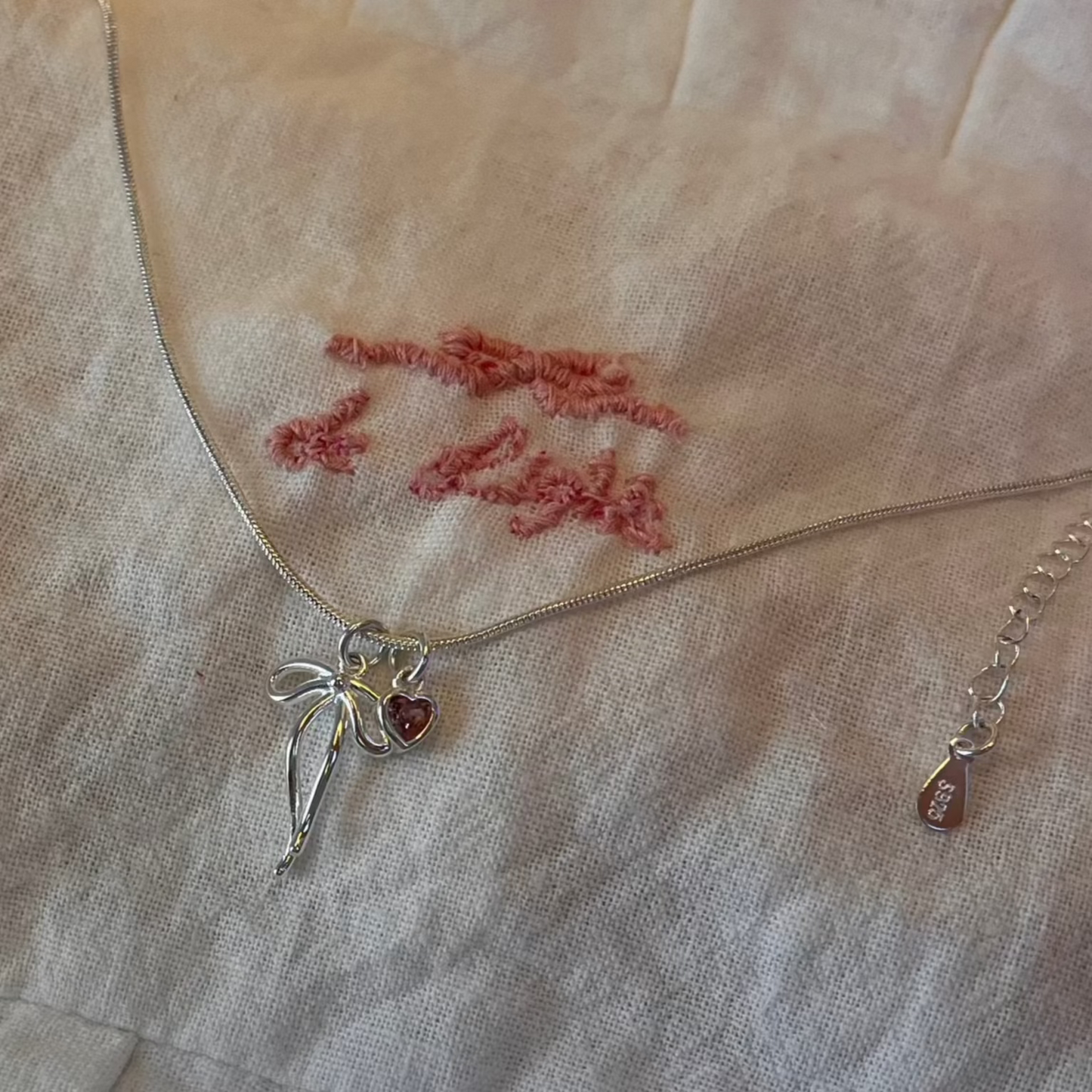 de Light Bow Chain Necklace